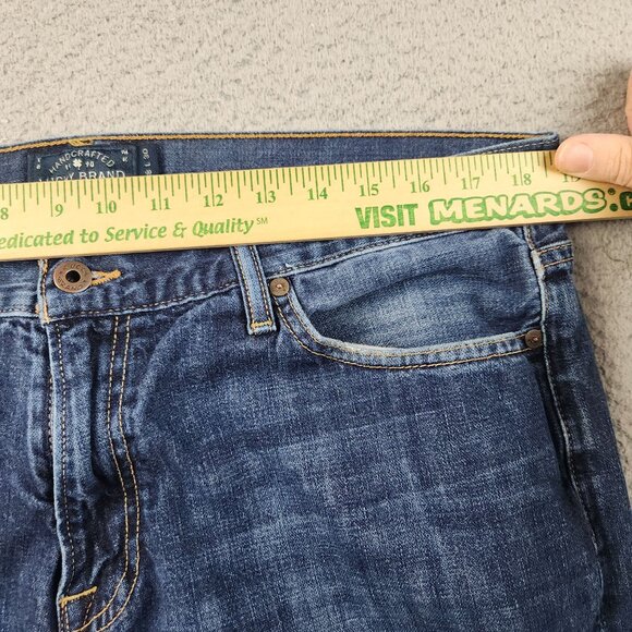 Lucky Brand 221 Jeans Mens 38x30 Blue Denim Straight Leg Classic Everyday Casual - Picture 3 of 12